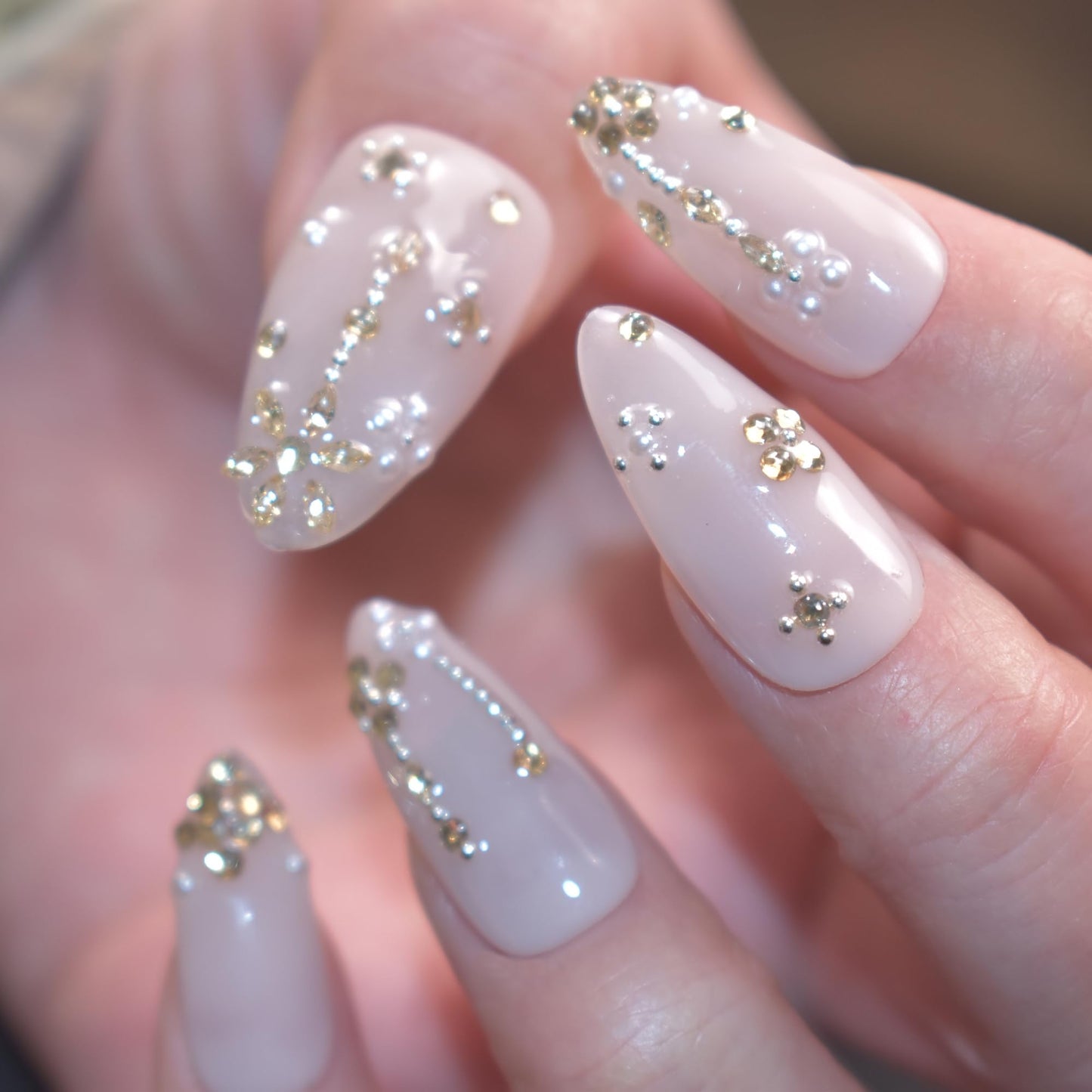 LIFOOST Manual Fake Nails Glossy Pure Color Nude Medium Almond Press On Nail Pile Beads and Rhinestones Luxury False Tips for Women Bride Autumn and Winter Manicure 10 Pcs