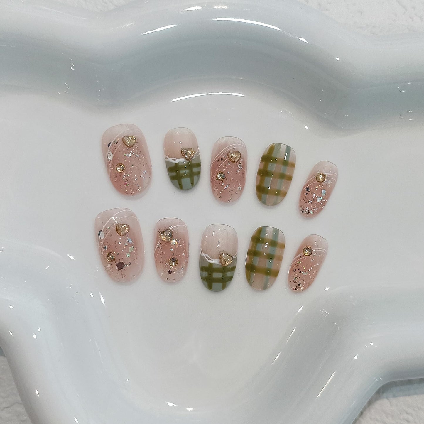 TENPAL French Tip Press on Nails Short Oval Cute Acrylic Pink Nails Press Ons Classic Checkered Grid Designs Fake Nails Reusable Full Cover Artificial Nails 10pcs Glue on Nails for Women Girls(XS)