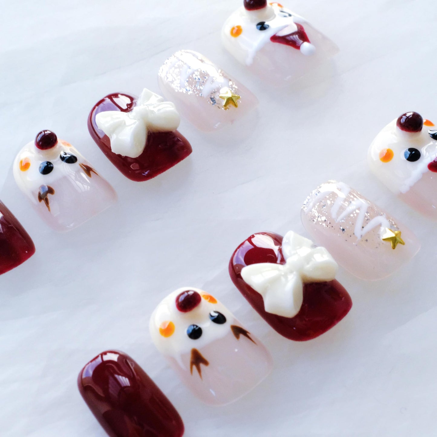 [GLORS] Christmas Press-on Nails, Short Square Festive Design, Holiday Nail Art Set with Reindeer and Bow, 10 Pieces (XS, SS)