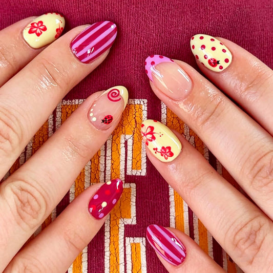 Summer Press on Nails Pink Yellow Fake Nails Short Oval False Nails with Flower Polka Dot Design Artificial Stick on Nails Full Cover Acrylic Glue on Nails for Women Girls Manicure 24Pcs