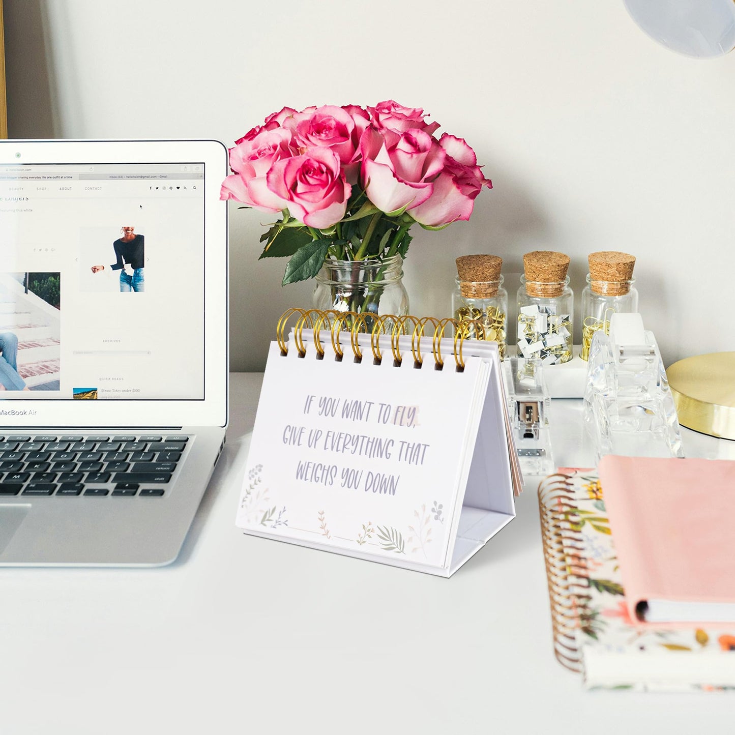 Inspirational Gifts for Women, Motivational Desk Calendar, Desktop Flip Calendar with Daily Positive Affirmations & Happy Quotes, Office Desk Decor & Accessories for Women, Green