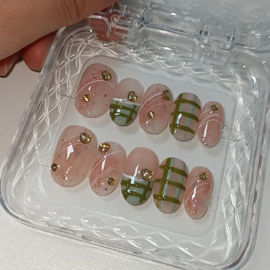 TENPAL French Tip Press on Nails Short Oval Cute Acrylic Pink Nails Press Ons Classic Checkered Grid Designs Fake Nails Reusable Full Cover Artificial Nails 10pcs Glue on Nails for Women Girls(XS)