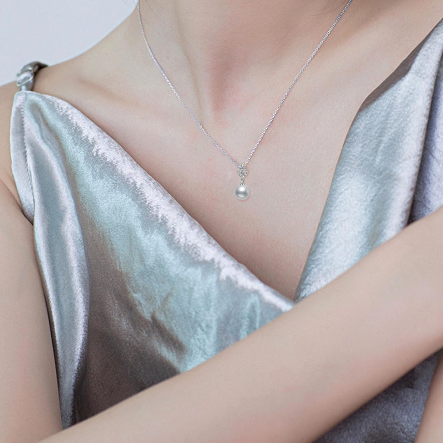 10k White Gold Diamond Pearl Necklace and Earrings Set for Women