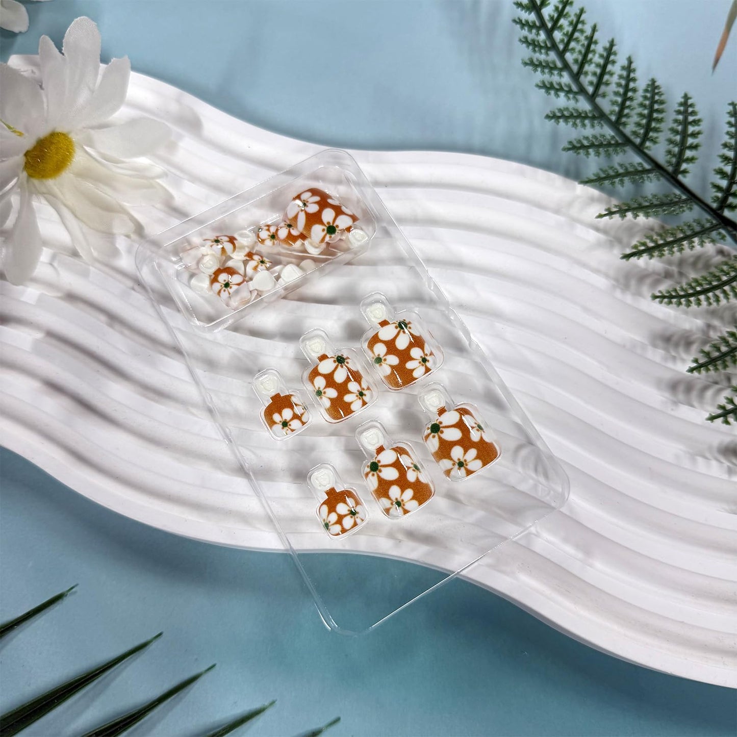 Summer Press on Toenails Short Square Orange Glossy Fake Toenails Cute White Flower Toe Nail Press ons Reusable Acrylic Stick on Toe Nails for Women Daily Vacation Manicure 24Pcs
