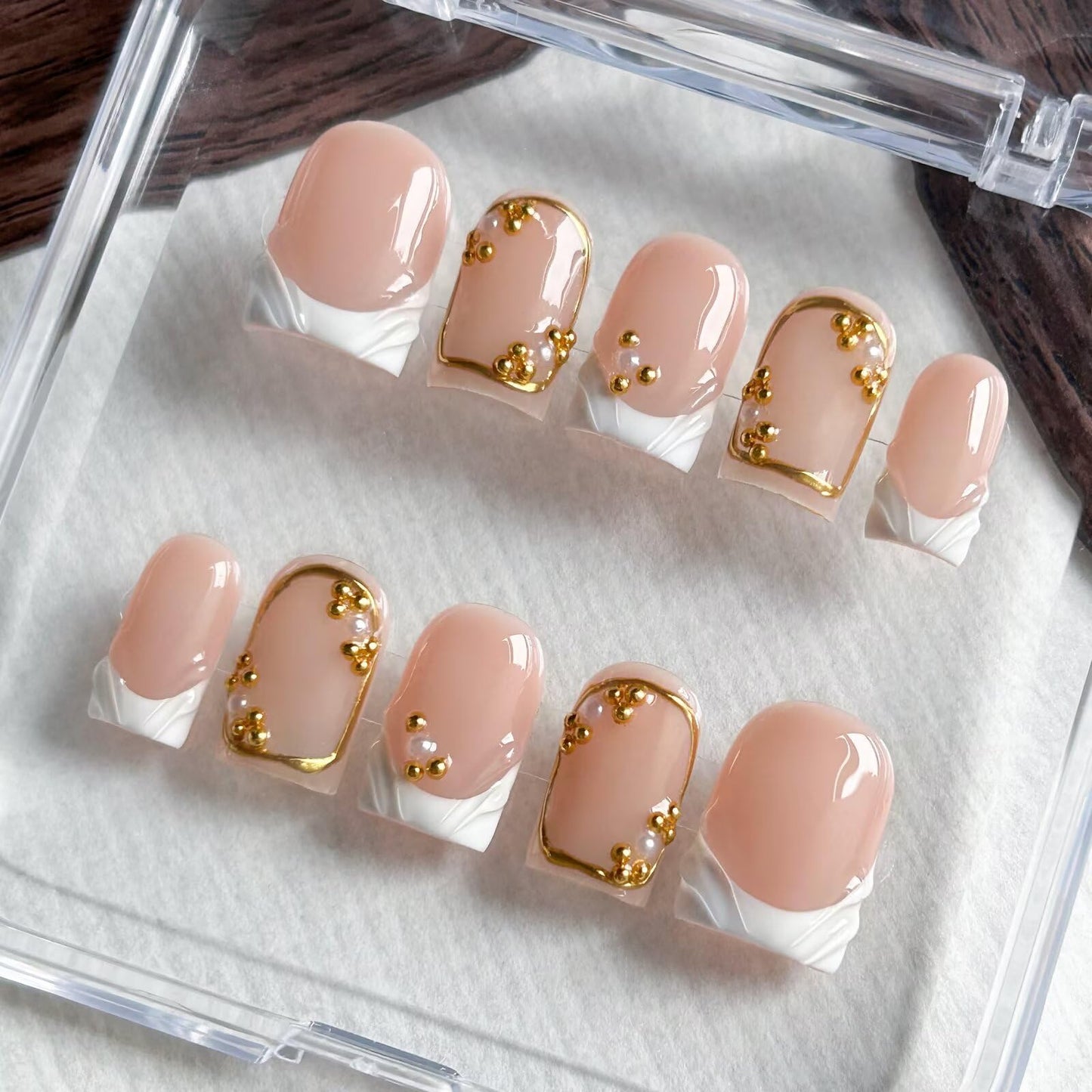 MAGLFELL Press on Nails, Square 3D Handmade Flase Nails Short, Nude Pink White French Fake Nails with Gold Pearls and Line, 10 Pcs Reusable Thick Acrylic ABS Artificial Fingernail for Women M Size