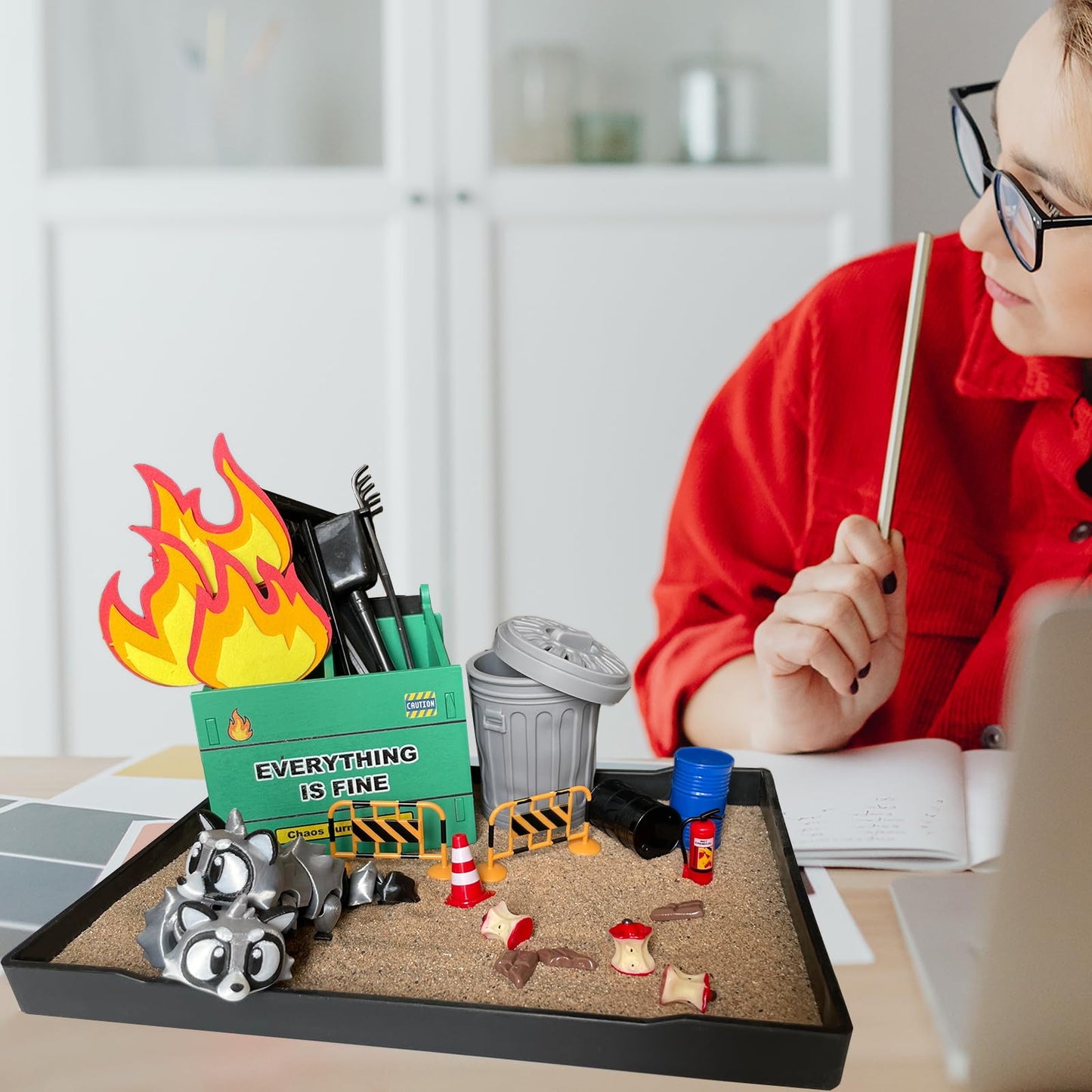 Threeheng Dumpster Fire Zen Garden Desk Set - Trash Can & Raccoon Figurines Sand Tray Therapy Kit, Stress Relief Accessories for Office Gifts