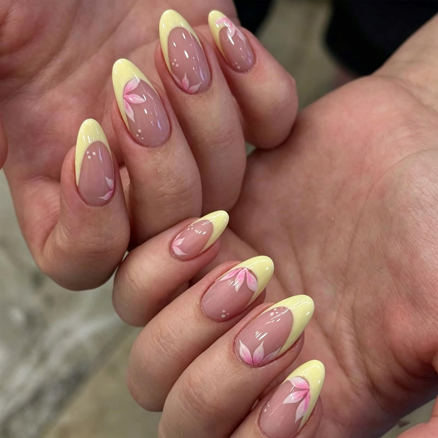 24Pcs Pastel Yellow French Tip Press On Nails Medium Almond Fake Nails with Pink Tulip Flower & White Dot, Nude Pink Base Glossy False Nails, Spring Floral Acrylic Nail Full Cover Press ons for Women