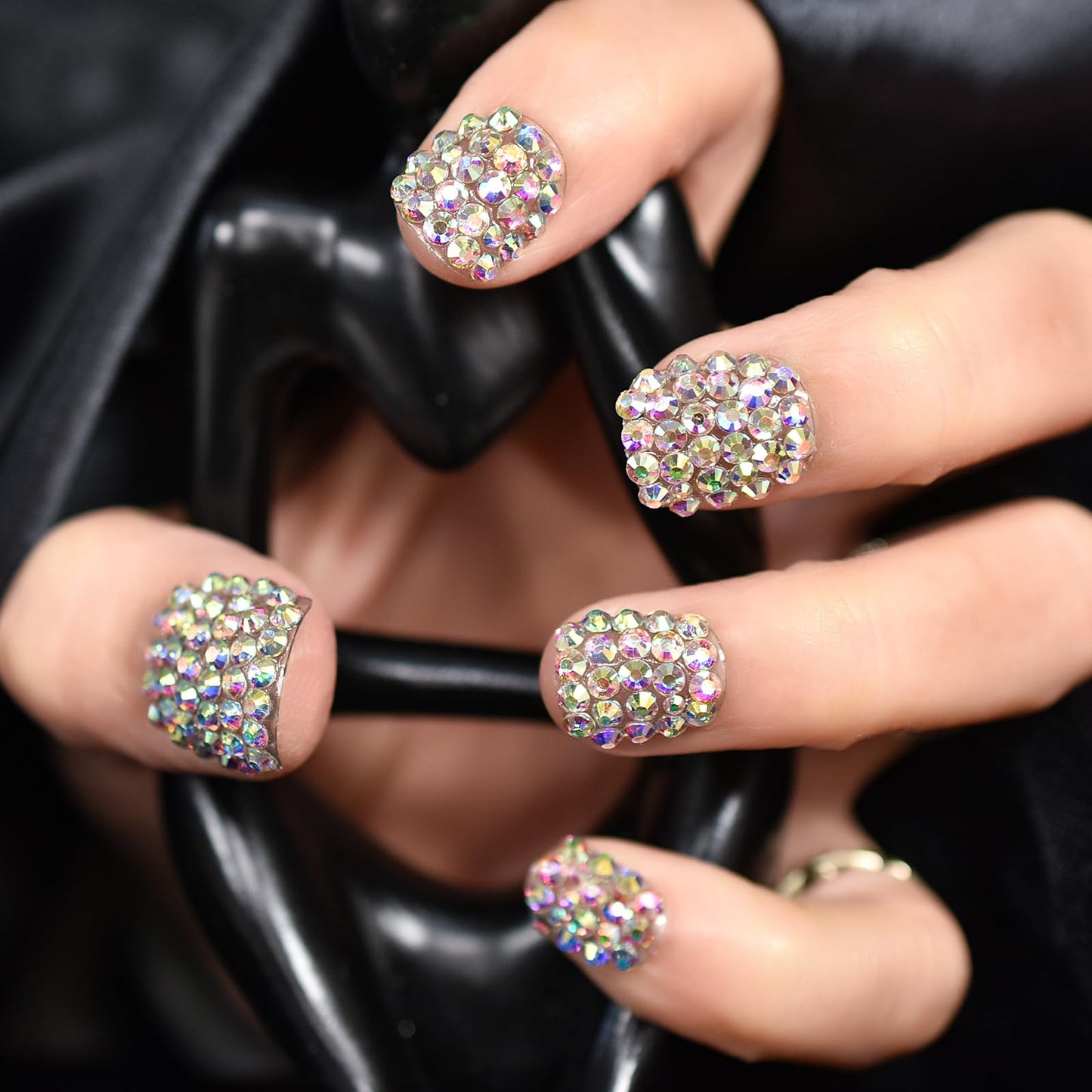 LINSSQ Full Cover 3D Shiny Crystal Press on Nails 24pcs, Short Squoval False Nails, Beauty Manicure Kits Reusable Fake Finger Rhinestones Nail Art Tips for Daily Office Party