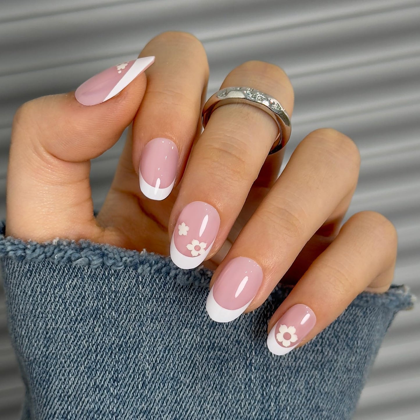 CurvLife Oval Press On Nails Short – Soft Gel Oval Fake Nails, Reusable Glue On Nail Kit with Adhesive Tabs, Natural Fit & Salon-Quality for Women & Girls (Pure Bloom)