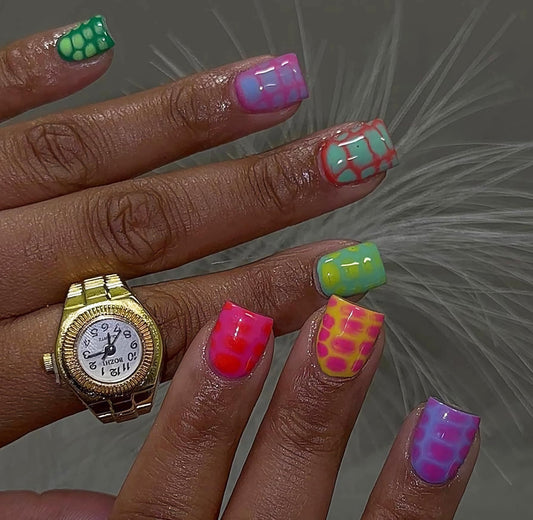 BABALAL 24Pcs Press on False Nails Short Square Colorful Fake Nails Art Tips Glue on Acrylic Nails Full Cover Artificial Summer Y2k Polka Dot Design Squoval for Women Girls