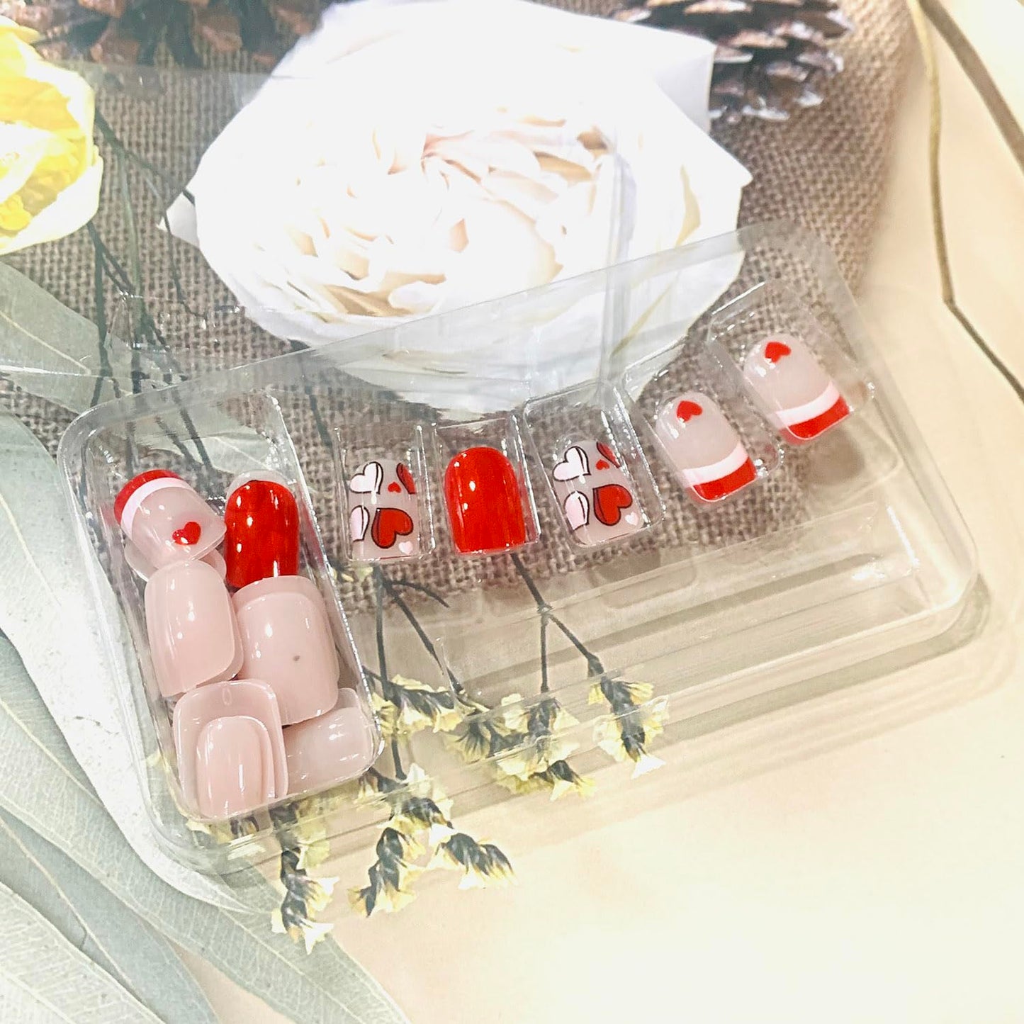 FIEONCIY Press on Nails Short Square Glossy Full Cover Acrylic Short Square False Nails with Heart Designs Artificial Square Fake Nails Glue ons Fingernails for Women Girls(YS513)