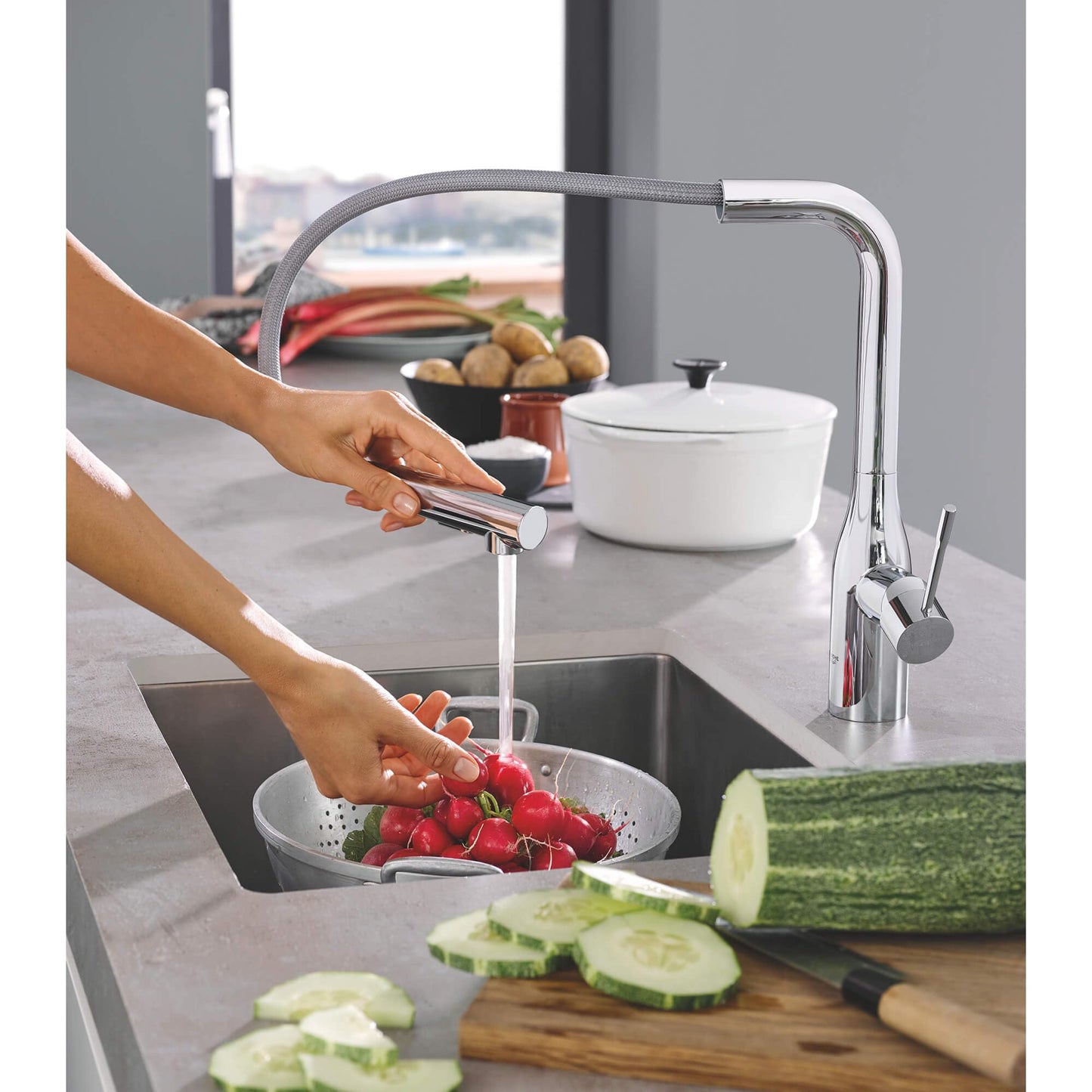 GROHE 30271000 Essence Dual Spray Pull-Out Kitchen Faucet Chrome