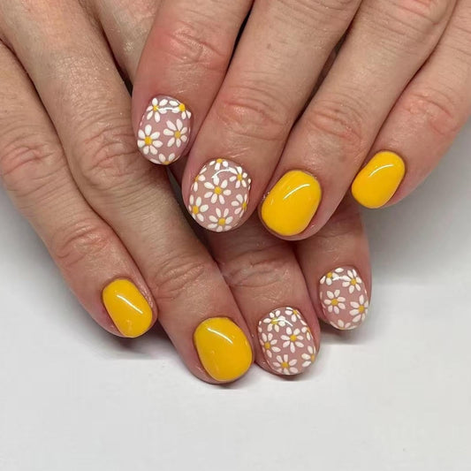 Flower Press on Nails Short Square Fake Nails with White Floral Design Glossy Yellow Glue on Nails Daisy Nails Press ons Reusable Full Cover Spring Summer Acrylic Nails for Women Manicure 24Pcs