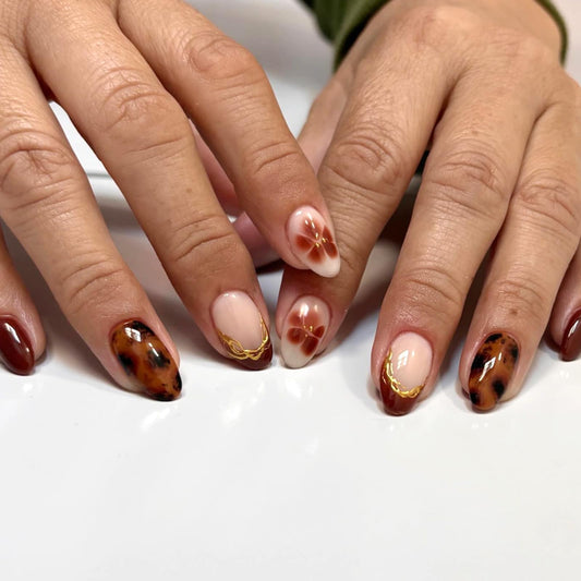 Stbisen French Short Oval Gel Press on Nails, Nude Fake Nails with Wine Red French Tip, Stick on Nails，Glue on Nails with Flower & Brown Tortoise Shell Design, Reusable Press on Nail for Women, 24PCS