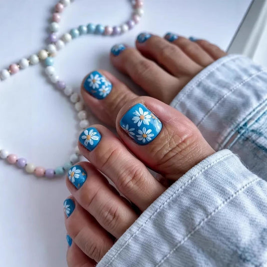 Daisy Press on Toenails Short Square Fake Toe Nails with Flower Designs Summer Beach Toe Nail Press ons Blue Glue on Toe Nails Acrylic Stick on Toenails for Women Manicure 24Pcs