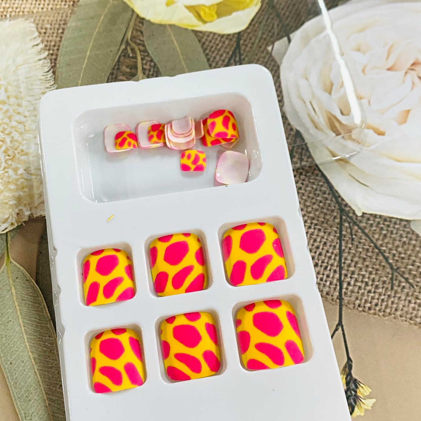 FIEONCIY Press on Toenails with Designs Acrylic Fake Nails for Toe Artificial False Nails with Charms Glue on Toe Nails for Spring Summer Stick on Toenails for Women Girls(Y602)