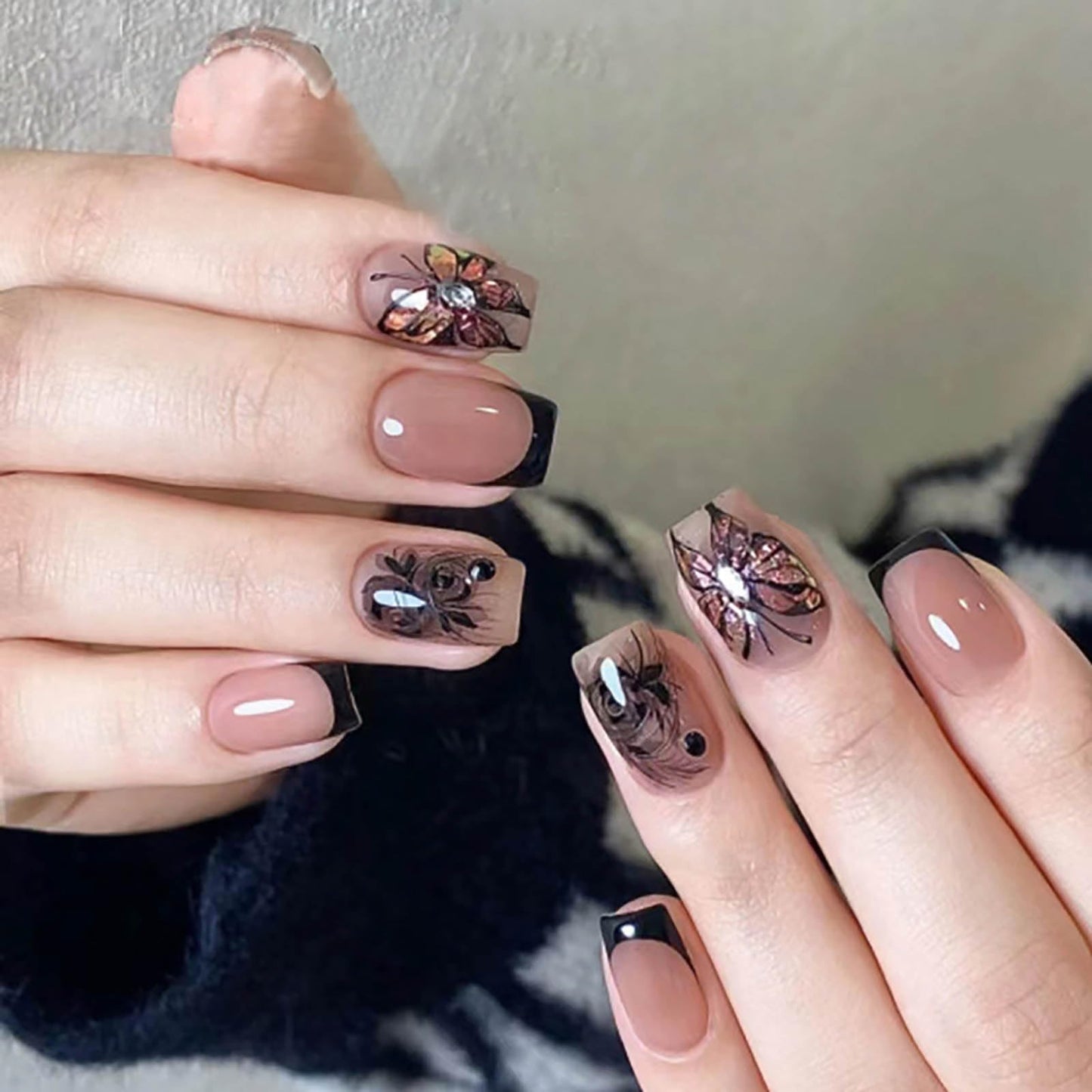 RTKHFZE Short Press on Nails Square Black Butterfly Fake Nails with Design Exquisite Stick on Nails Full Cover Acrylic Glossy Glue on Nails Artificial Nails for Women Manicure Decorations 24Pcs
