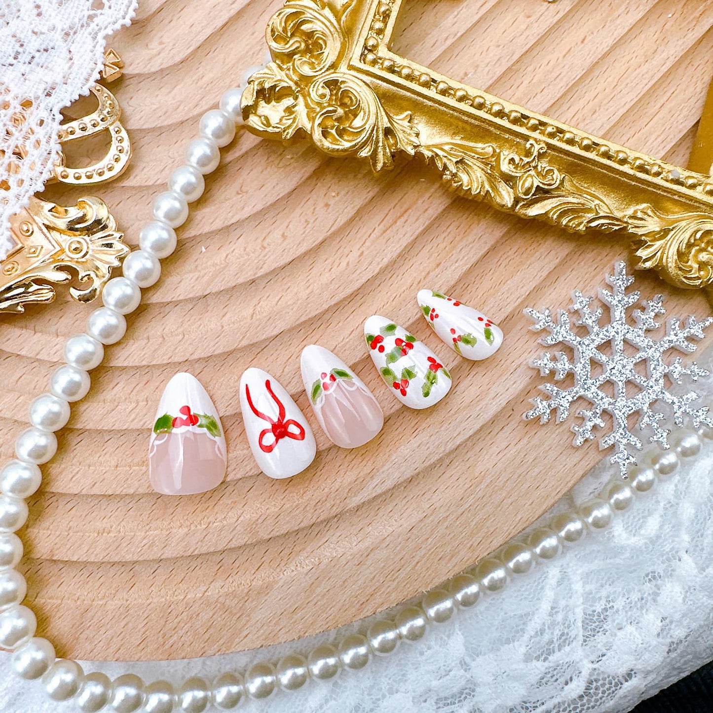 24Pcs Christmas Press on Nails Short Almond Red Bow Fake Nails with Rhinestones Christmas Holly Acrylic Nails Winter French Tip False Nails New Year Full Cover Stick on Nail for Women Nail Art Design