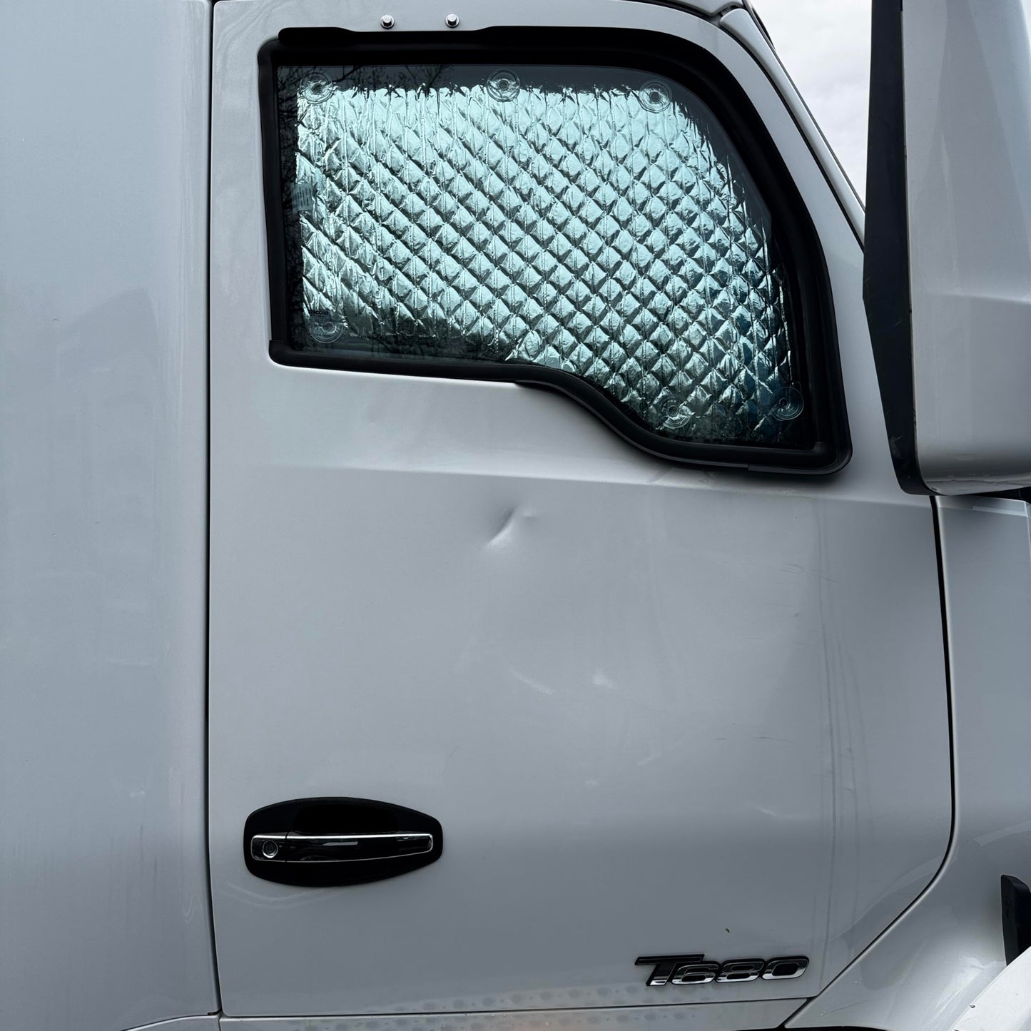 Sun Shield – 3-Layer Insulated Blackout Window Cover – Compatible with Kenworth T680 Semi Truck – Heat & UV Protection, Enhanced Privacy, Easy Install & Removal for Cab Interior Comfort