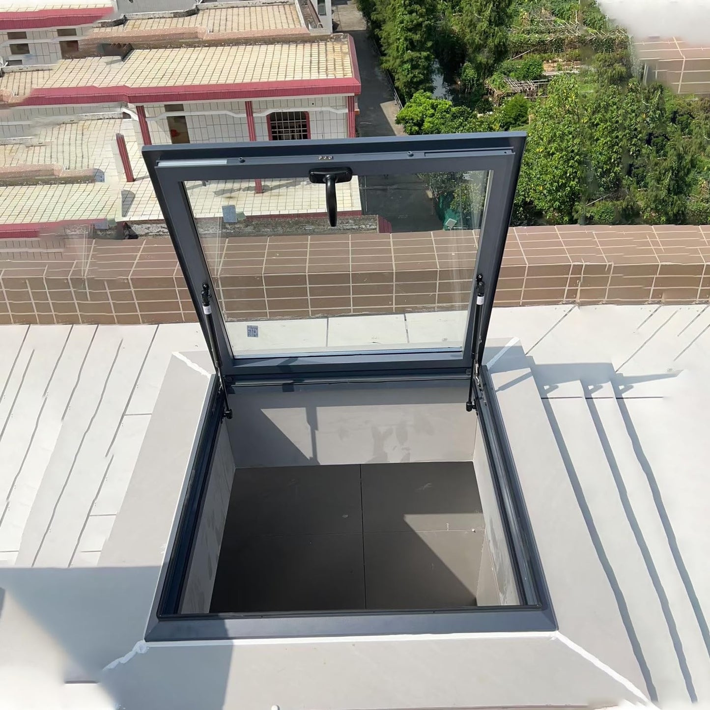 Skylight House Roof Window, Underground Lighting Well Window with Double Layer Tempered Glass, Flush Mount Roof Access Hatch Security Door, Venting Deck Viewing Window Cover for Sunroom (58cm/22.8in)