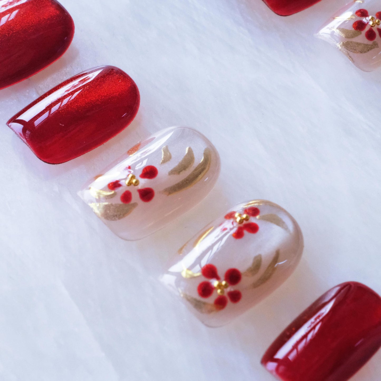 GLORS Press on Nails, Red Plum Embroidery Cat Eye False Nails with Gold Floral Design, Short Square Shape, 10 Pieces (Small, SS)
