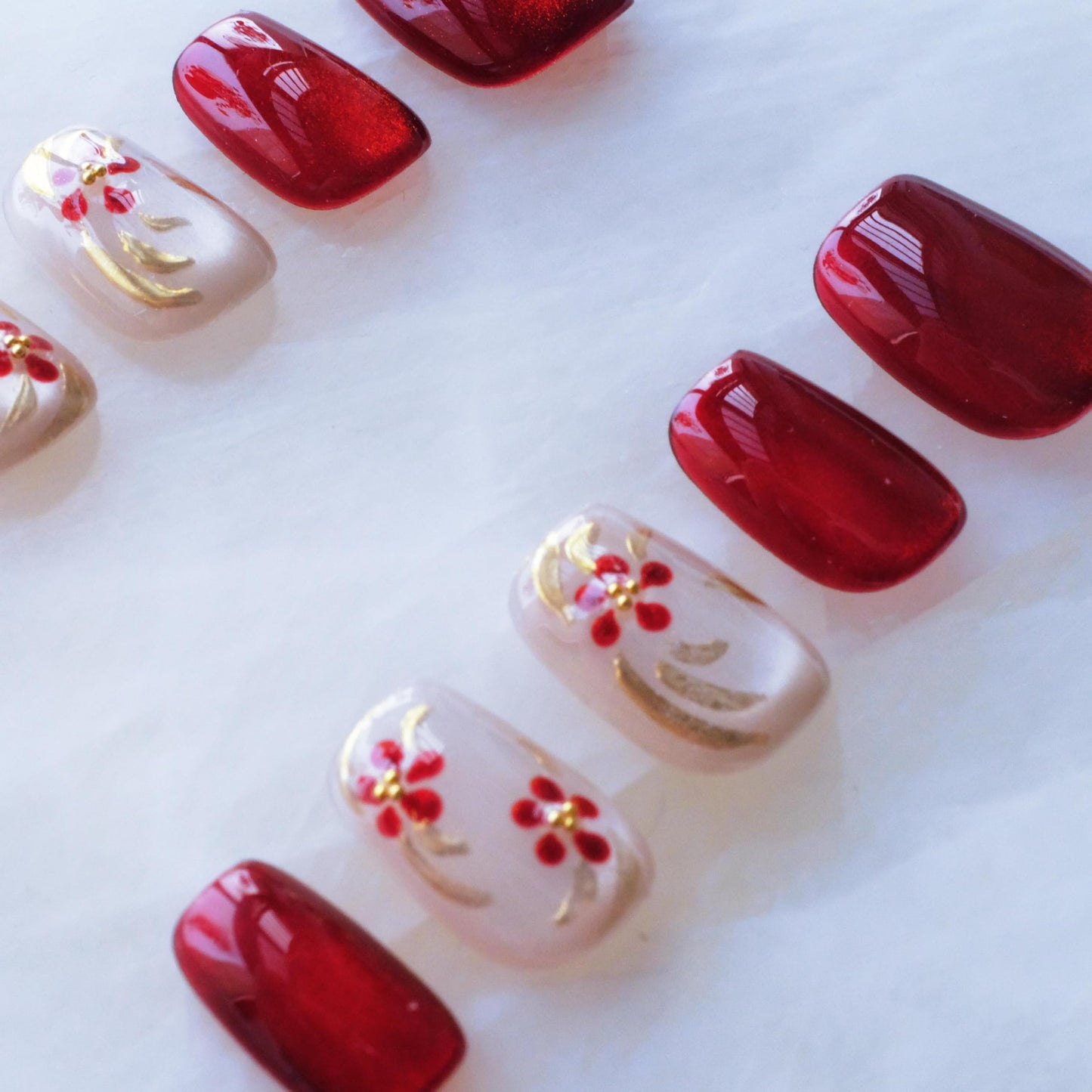GLORS Press on Nails, Red Plum Embroidery Cat Eye False Nails with Gold Floral Design, Short Square Shape, 10 Pieces (XS, SS)