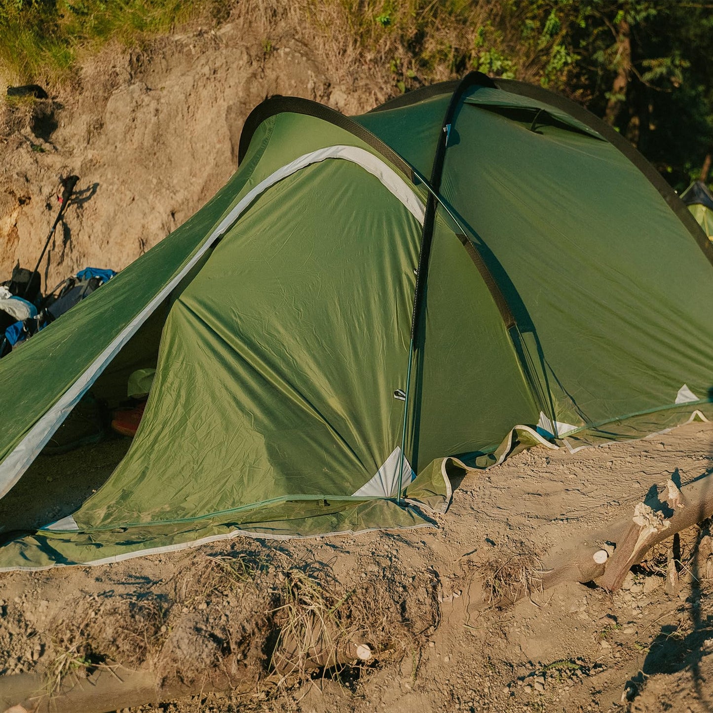 Geertop Portable 2 Person 4 Season Tent Waterproof Backpacking Tent Double Layer All Weather for Camping Hiking Travel Climbing Mountaineering - Easy Set Up (Green)
