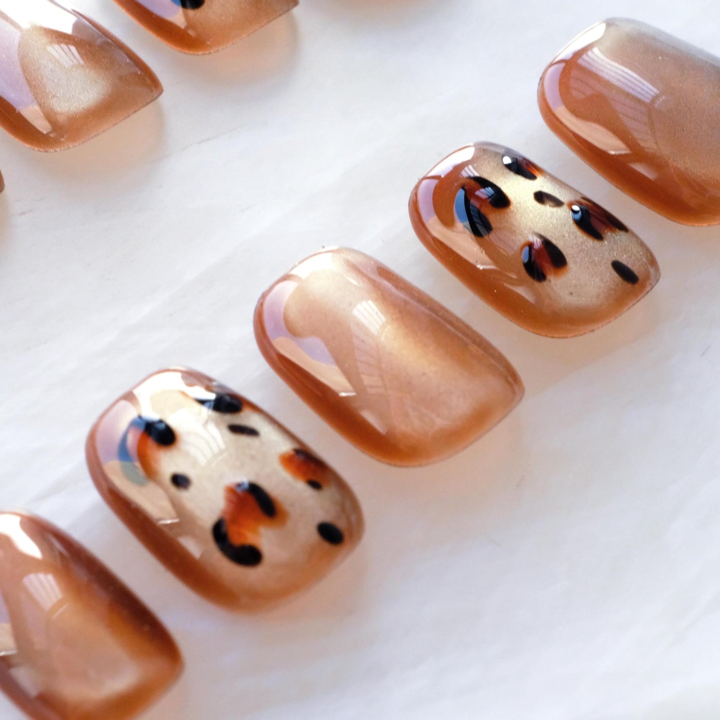 [GLORS] Caramel Leopard Glitter Cat Eye False Nail Press-Ons - Premium Fall Winter Style, Short Square Shape, 10 Pieces (Small, SS)