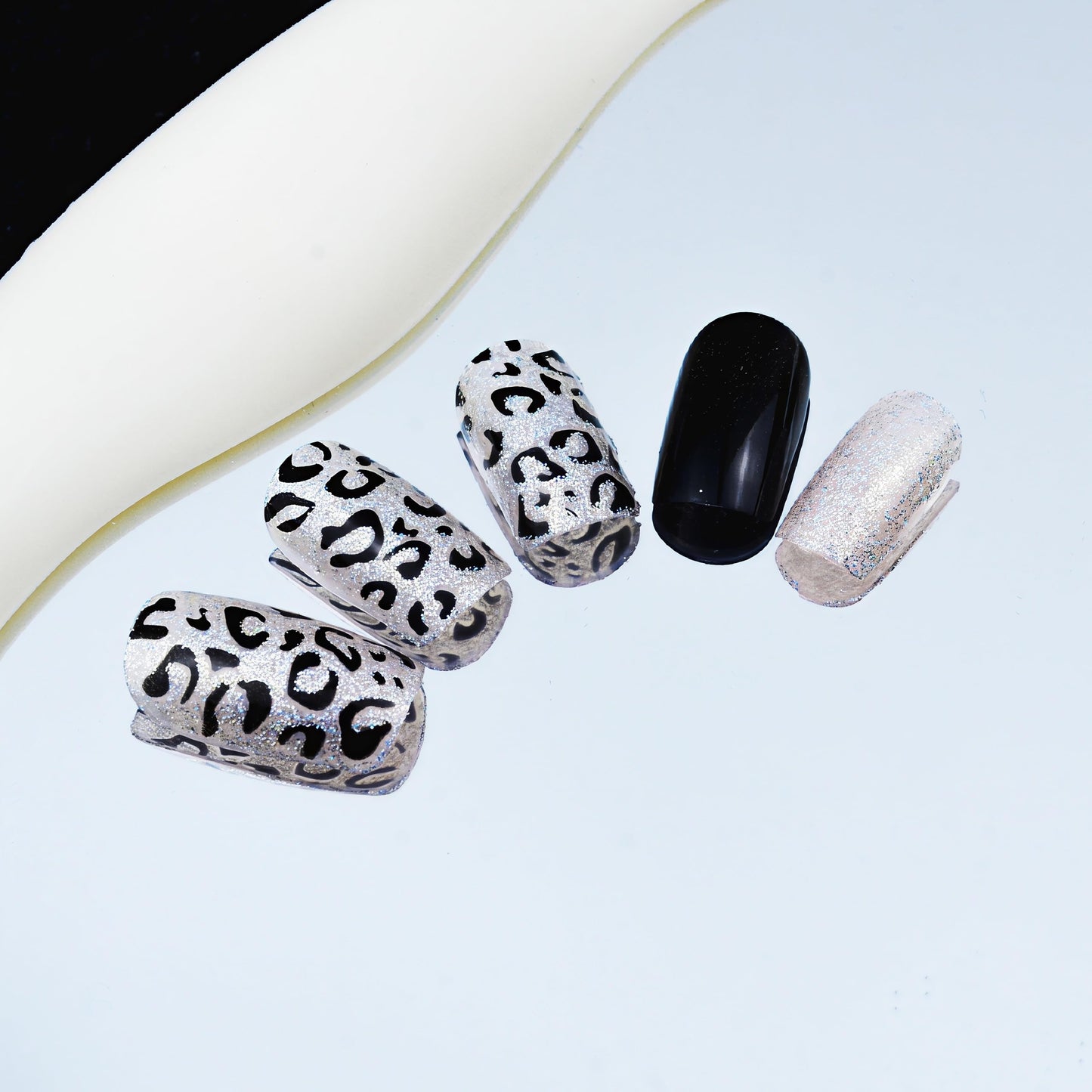 24Pcs Leopard Print Press on Nails Medium Square Fake Nails Silver Bling Glitter Designs False Nails Stick on Glossy Black Acrylic glue on Nails for Women Girls DIY Manicure Decoration