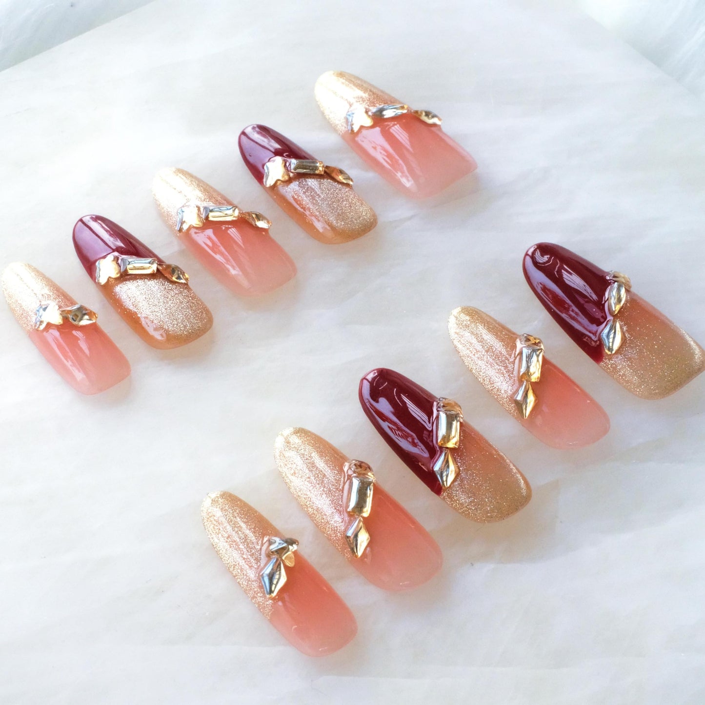GLORS Press on Nails, Red Cat Eye False Nails with Gold Glitter, medium ballerina Shape, 10 Pieces (Medium, Almond)