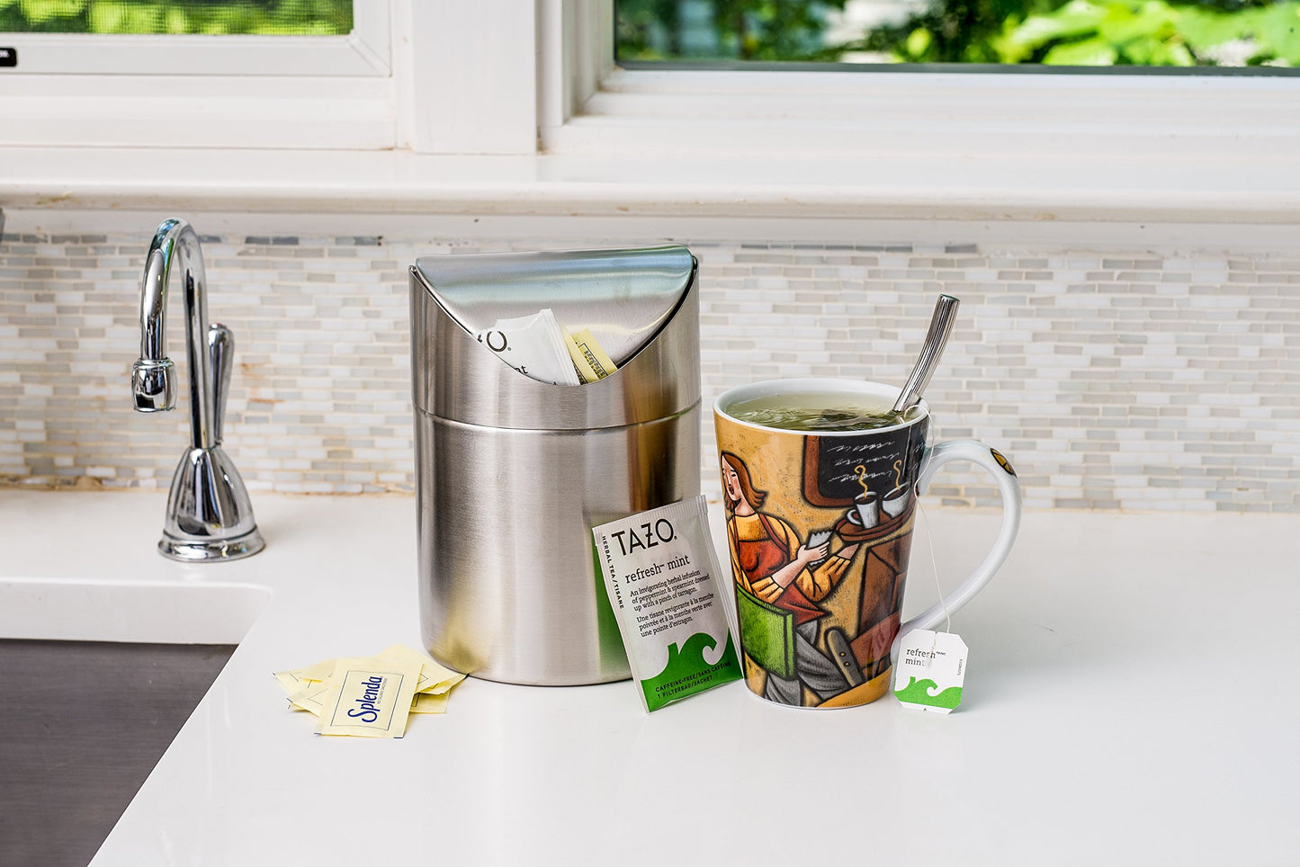 Estilo Mini Countertop Trash Can | Brushed Stainless Steel, Swing Top Lid Trash Bin, Silver 1.5 L / 0.40 Gallon | Kitchen Countertop, Bedroom, Bathroom, Home Office, Desktop, Table Top Trash Can