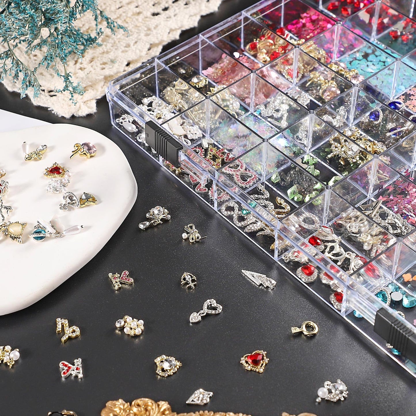 Noverlife 36 Grids Clear Plastic Jewelry Organizer Box, Nail Charm Holder Double Buckle Bead Organizer Storage Container Box, Empty Nail Box Organizer Earring Display Case Acrylic Bead Box for Women