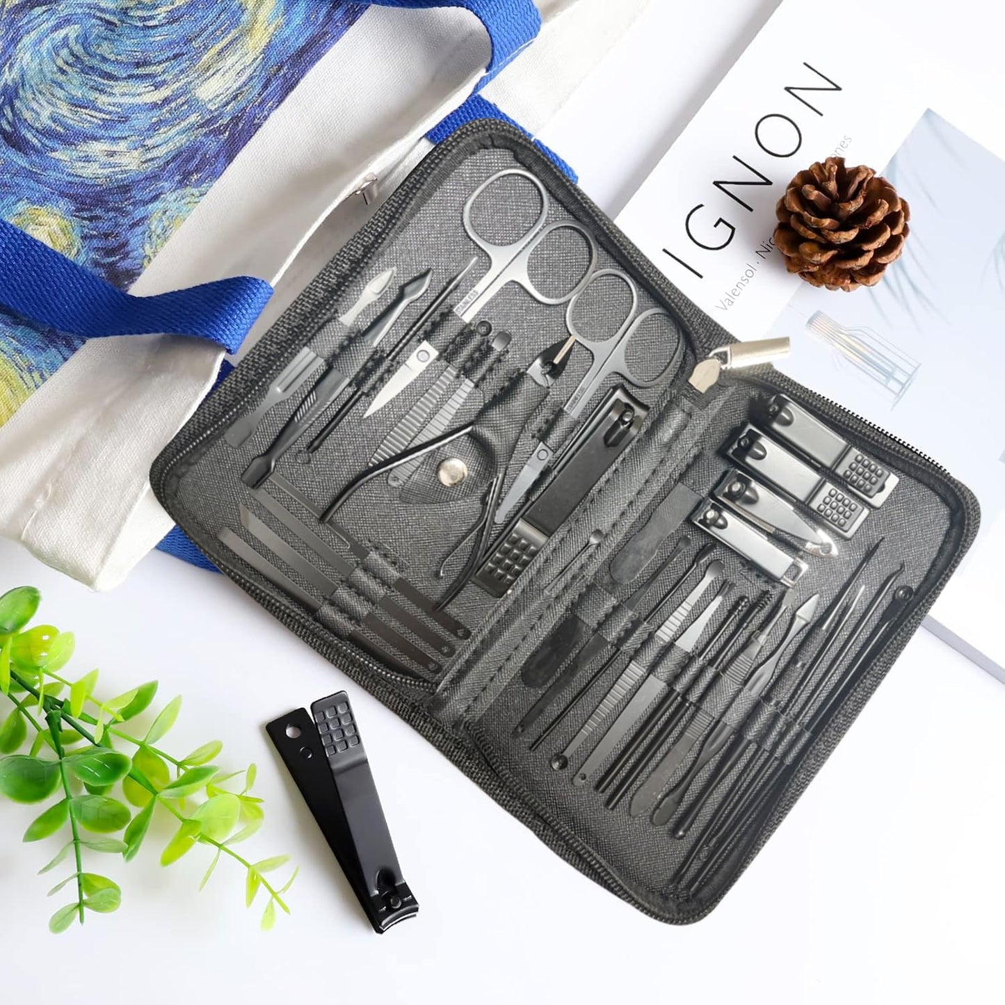 Manicure Set Pedicure Kit Womens Nail Clippers Set 32 in 1 Professional Grooming Care Tools Nail Kit Including Facial, Fingernails and Toenails Care with Travel Case Men Women