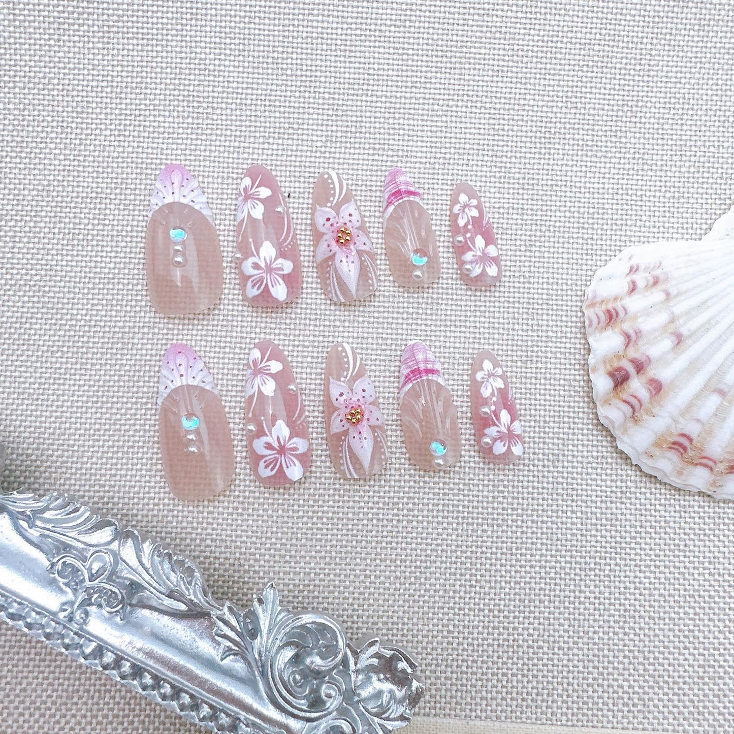 24Pcs Pink Flower Press on Nails Medium Almond Fake Nails with Pearl Rhinestones Summer Hibiscus Flowers Acrylic Nails 3D Shell French Tip False Nail Pink Beach Full Cover Stick on Nails for Women