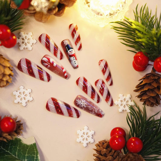 Christmas Press on Nails Medium Fake Nail Full Cover Snowman False Nails with Stripe Designs Glue on Nail Snowflake Xmas Acrylic Nails Crutch Winter Stick on Nails for Women Holiday Manicure 24Pcs
