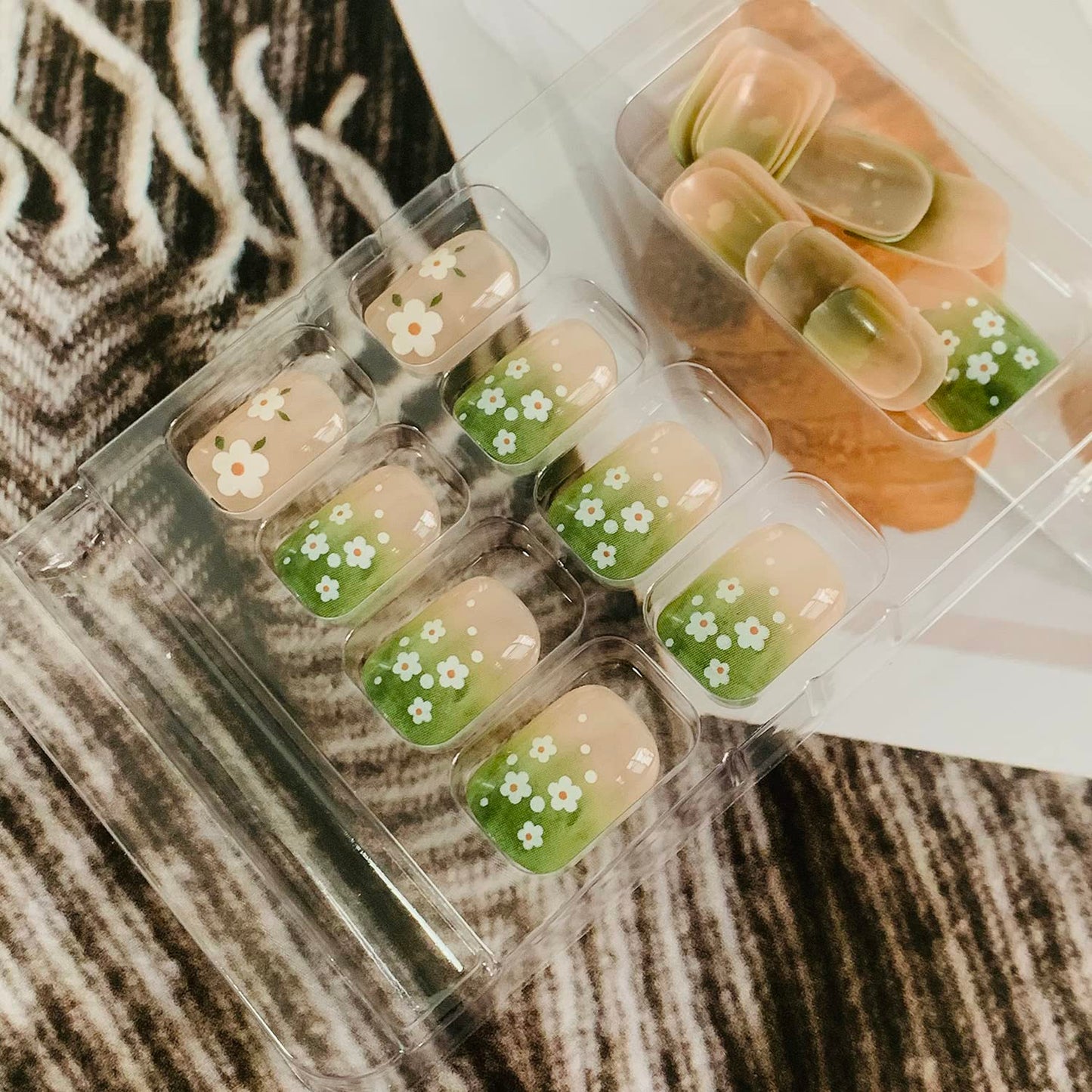 Glue on Nail Short Square Length, 24Pcs Full Cover Reusable False Nails, Press on Nails with Small Flower Designs, Artificial Coffin Acrylic Fake Nails for Women Stick on Nails with Charm Decorations