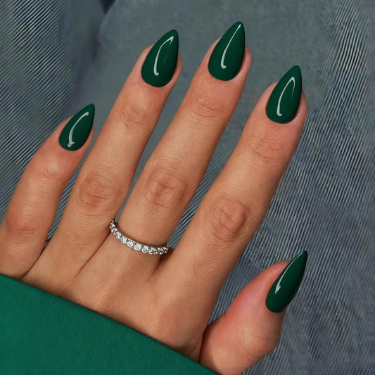 KQueenest Emerald Green Press on Nails Short Almond, 30 Pcs Thick Fake Nails Short Stiletto, Acrylic Nails Natural, Solid Color Full Cover Almond Stick on Nails For Women Winter Wear