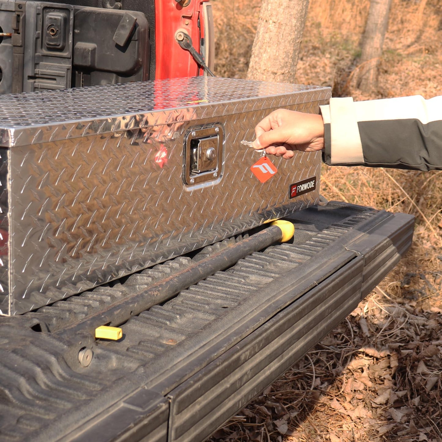 FORWODE 39 Inch Truck Bed Tool Box, Heavy Duty Aluminum Waterproof Under Truck Storage Organizer for Pickup Truck Bed RV Toolbox with Handle and Lock - Silver
