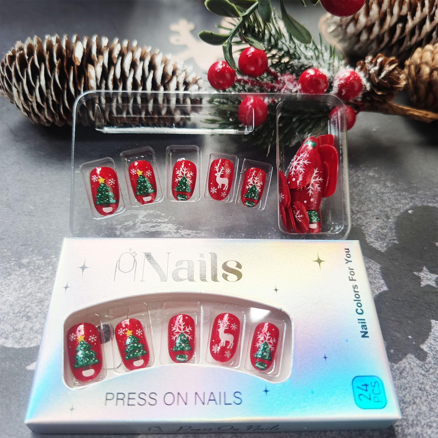 Christmas Press on Nails Xmas Stocking Gel Glue on Nail 24Pcs Snowflake Medium Almond False Nails Glossy Green Christmas Tree Acrylic Fake Nail Elk Stick on Fingernails for Women Xmas Gift