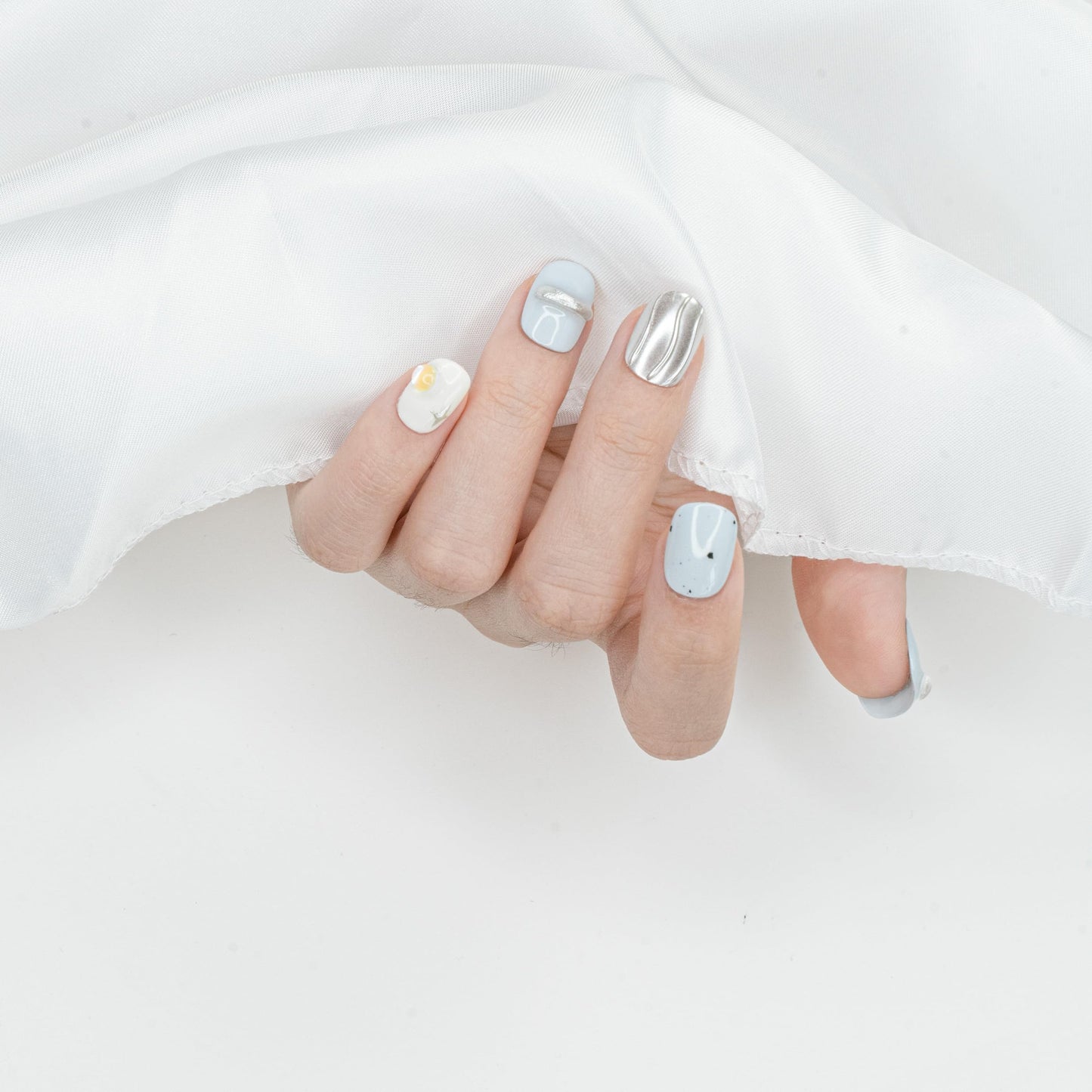Sun&Beam Nails Handmade Press-on Short Squoval Round Blue Silver White 3D Star Minimalist Design Fashion False Nail Tips 10 Pcs Set (#175 S)