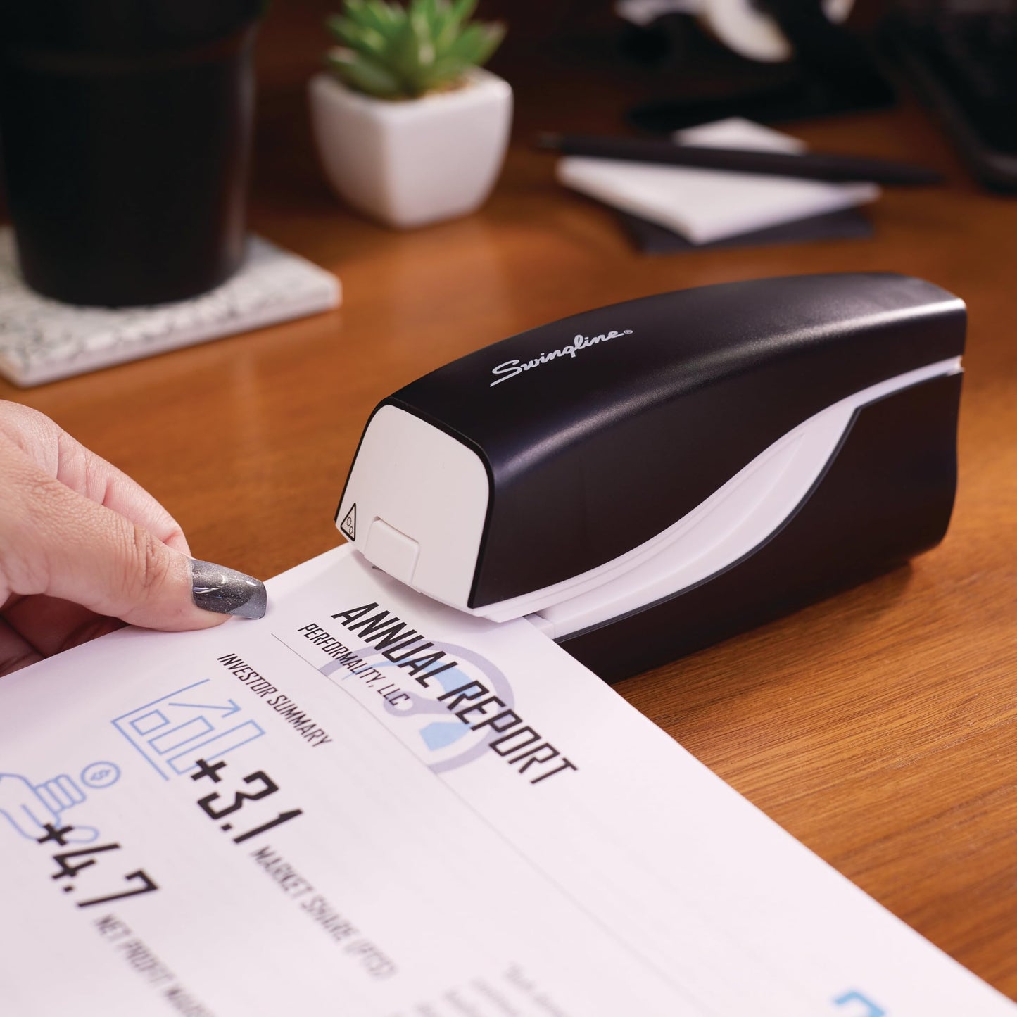 Swingline Electric Stapler, 20 Sheet Capacity, Portable, Compact, Battery, Black (42132)