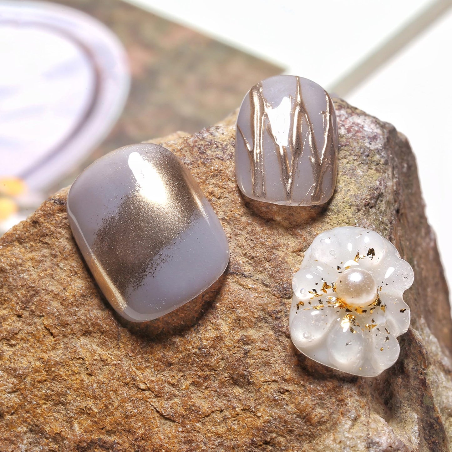 Sun&Beam Nails Handmade Press-on Short Square Round Flower Artistic Gold White Hand-drawn Design Fashionable False Nail Tips 10 Pcs Set (#166 S)