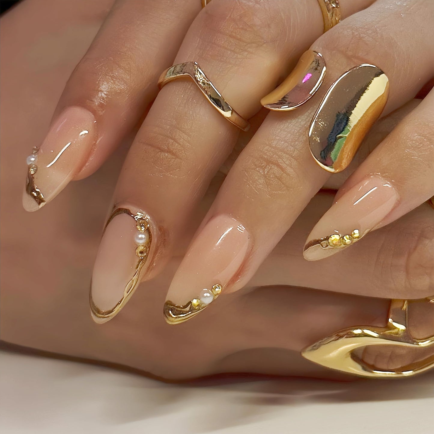 24pcs French Tip Press on Nails Short Almond Fake Nails with Pearls Rhinestones Design Full Cover Gold French Acrylic Nails Glue on Nails Glossy Reusable Artificial Nails for Women Girls Nail Decor