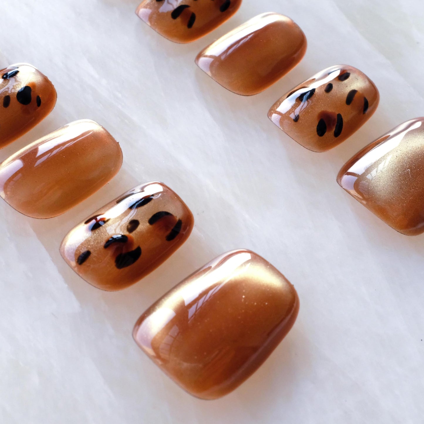 [GLORS] Caramel Leopard Glitter Cat Eye False Nail Press-Ons - Premium Fall Winter Style, Short Square Shape, 10 Pieces (Small, SS)