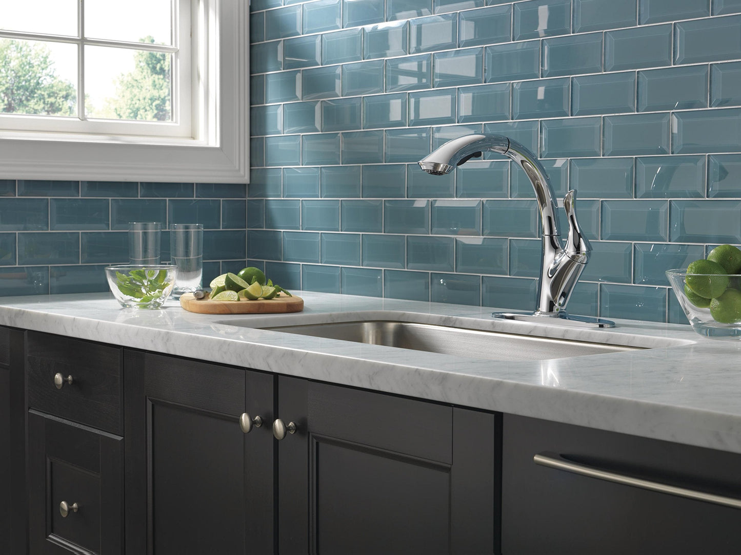 Delta Faucet Linden Single-Handle Kitchen Sink Faucet with Pull Out Sprayer, Chrome 4153-DST, 12.38 x 5.00 x 12.38 inches