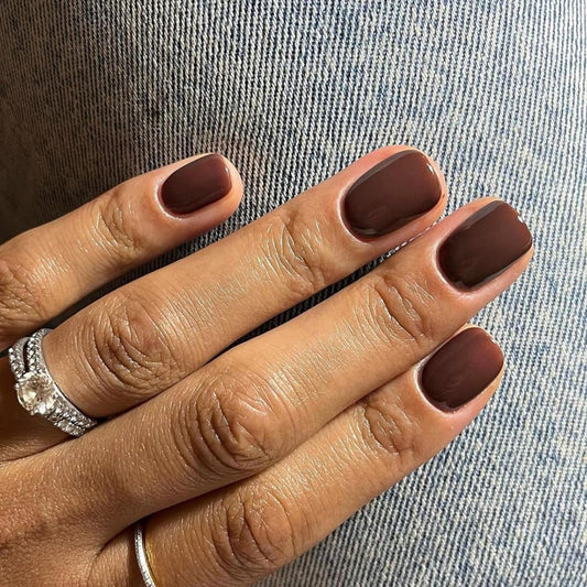 Stbisen Press on Nails Short Square, Chocolate Brown Fake Nails Kit, Fashion Glossy Acrylic Press on Nail, Natural Stick on Nail, Thick Reusable Glue on Nails Short Press on Nail for Women, 30Pcs