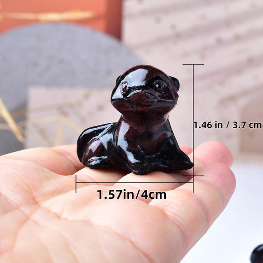 WUYOUSHI Garnet Otter Figurine - Hand Carved Healing Crystal Otter Statue, Lucky Gemstone Sculpture for Home Office Desk Decor, Spiritual Gift for Animal Lovers & Nature Enthusiasts
