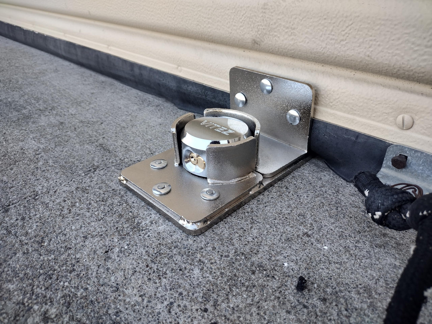 Roll-Up Door Lock – New Model - Outdoor High-Security Lock for Garages and Storage Units - Heavy- Duty Hasp & Padlock