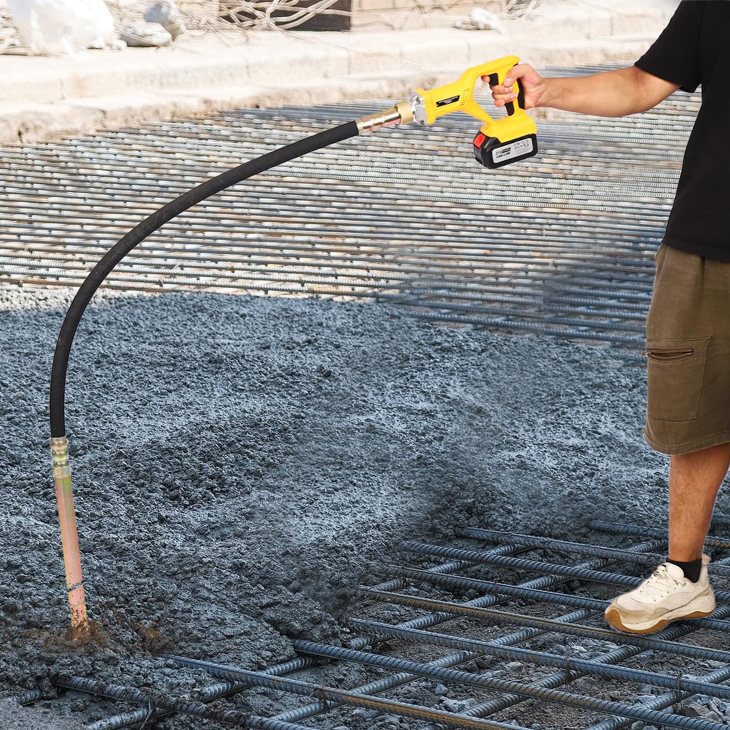 Concrete Vibrating Tool, Cordless Handheld Cement Vibrator,Remove Air Bubble, Level & Mix Concrete, 4.9’ Ft Flex Hose