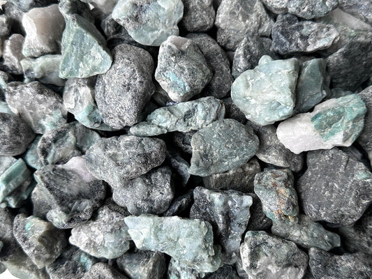 GAF TREASURES Wholesale Raw Emerald Crystals, Natural Emerald Stone, Natural Rough Emerald Crystals, Emerald Rough, Emerald Healing Crystals (Emerald, 0.25 Pound)